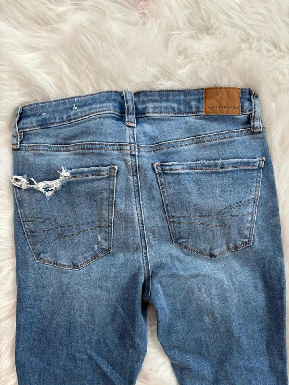 American Eagle Outfitters Women's Distressed Blue Skinny Jeans size 2